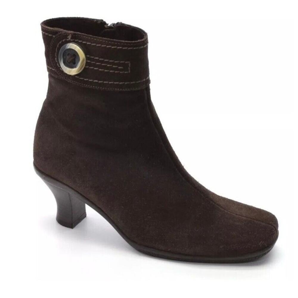 La Canadienne Button Ankle Boots 7.5M Brown Suede